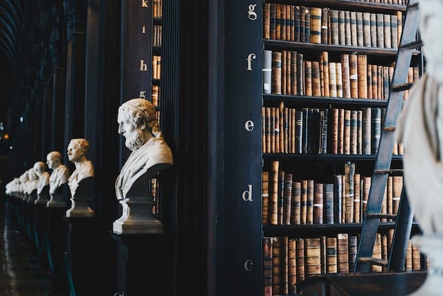 Poser des questions sur les expériences passées de votre futur assistant indépendant