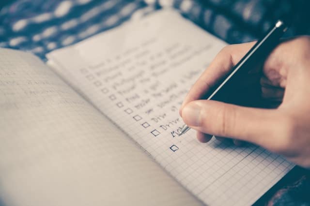 Echanger sur les questions concernant les missions pour engager le bon assistant indépendant